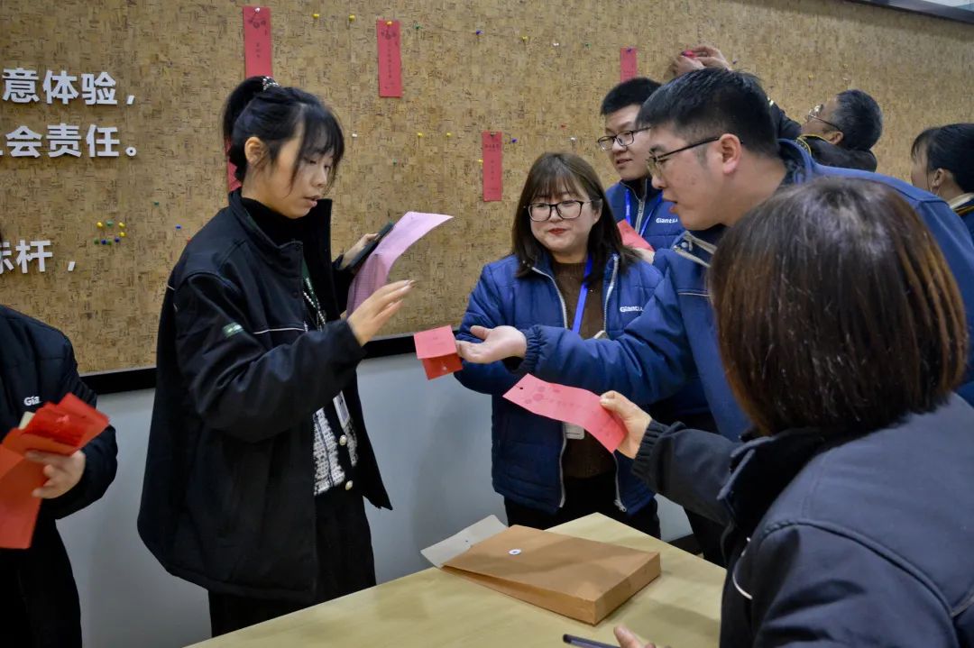 正月十五春先到 巨人家園鬧元宵 正月十五春先到 巨人家園鬧元宵