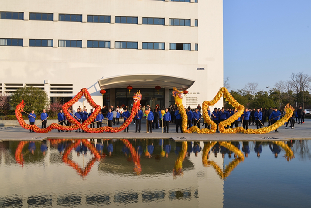 龍騰鼓舞開(kāi)門(mén)紅 2021向前犇-巨人集團(tuán)喜迎新春開(kāi)工